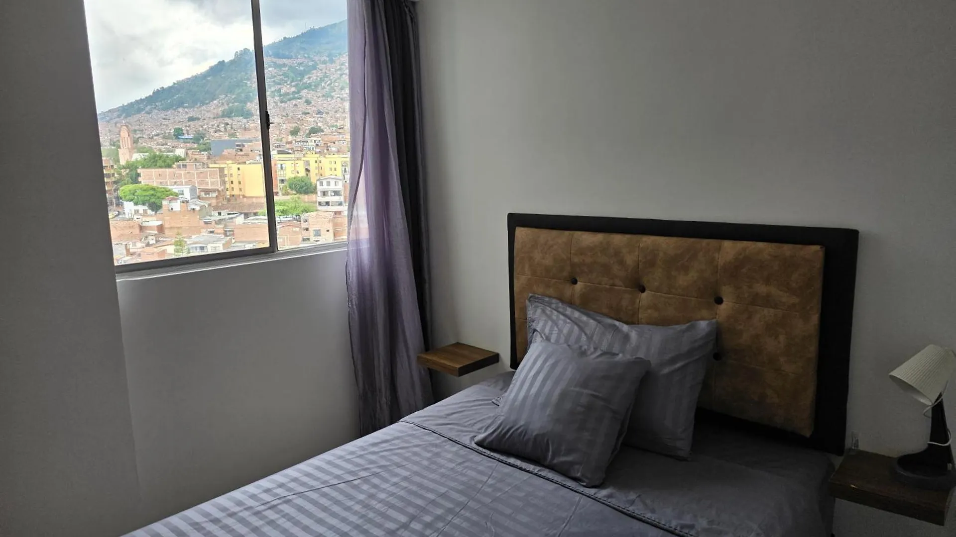 Apartamento Vistas Lindas Cerca Centro Медельин